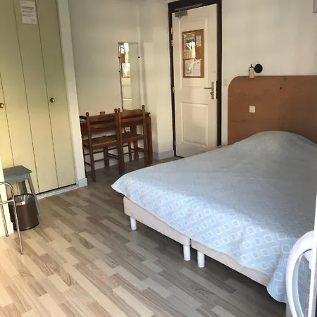 勒普雷科尼尔酒店 2*